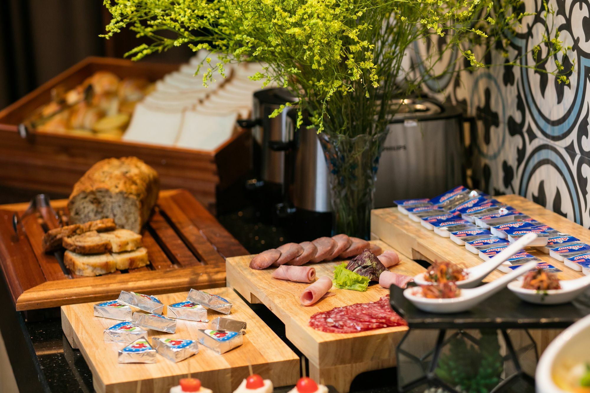 Hanoi Allure Hotel Экстерьер фото
